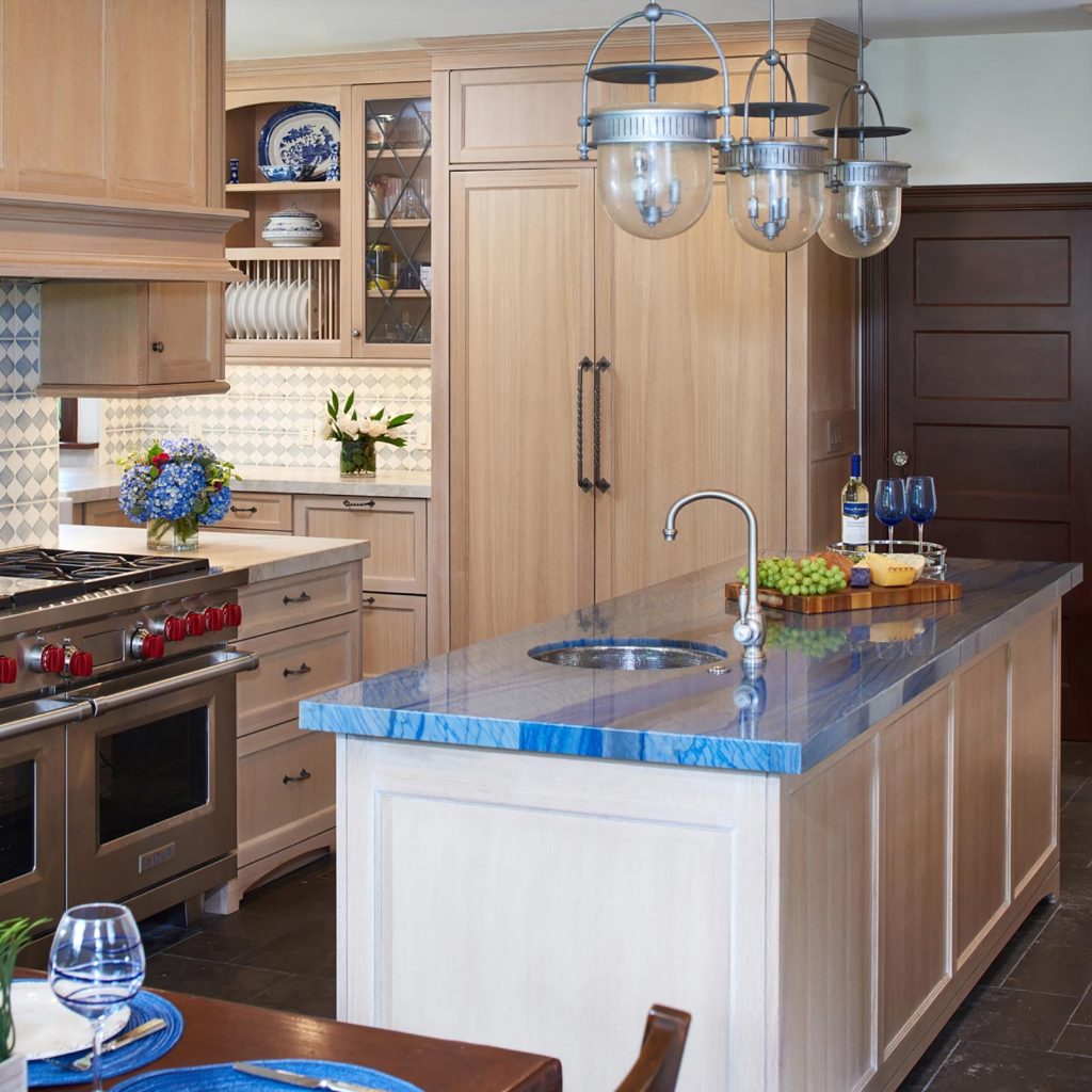 Expert design-build firm Cynthia Bennett & Associates offers custom outdoor living spaces in San Gabriel Valley, including patios, pools, and kitchens, emphasizing early planning for seamless summer-ready transformations.
