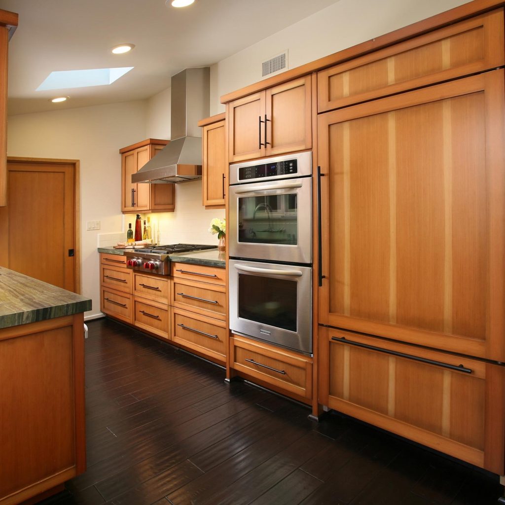 Cynthia Bennett & Associates crafts custom kitchens in San Gabriel Valley tailored to your family's lifestyle, optimizing layout, storage, finishes, and lighting for daily routines and entertaining. Secure summer slots now.